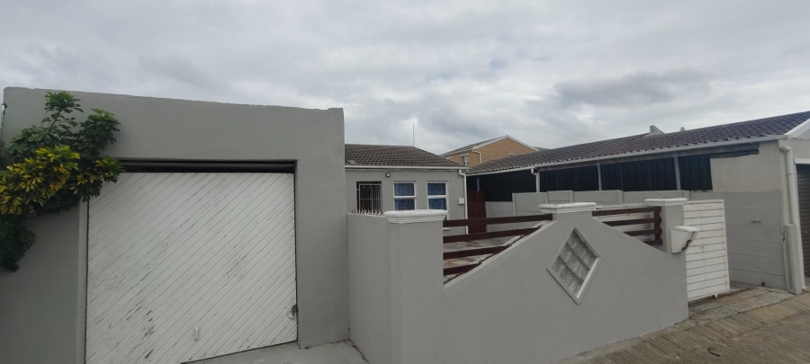 4 Bedroom Property for Sale in Strandfontein Village Western Cape